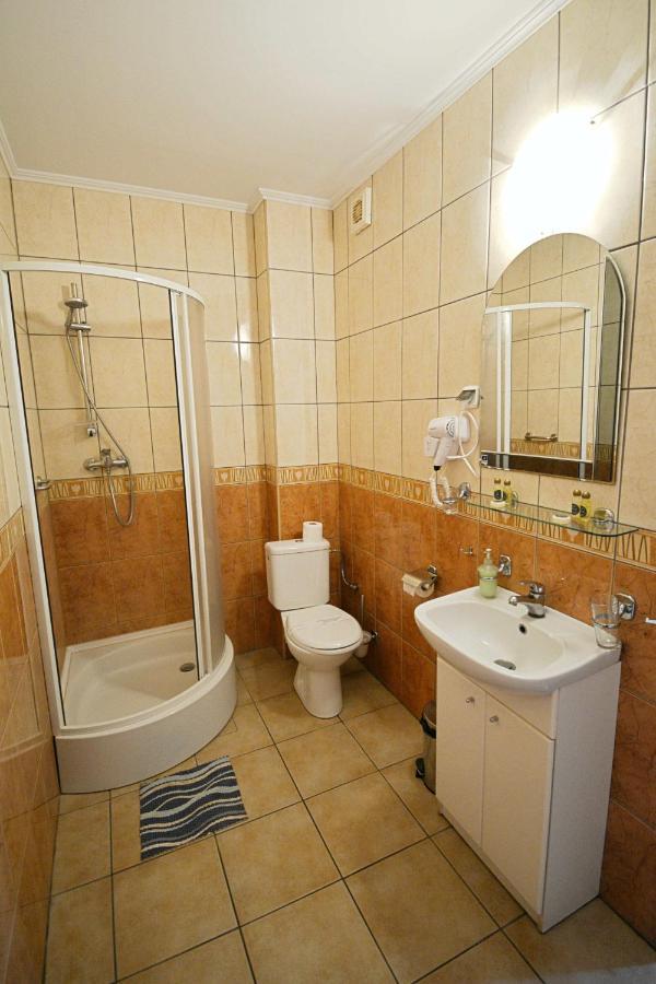 Hotel Awis كوتنو المظهر الخارجي الصورة