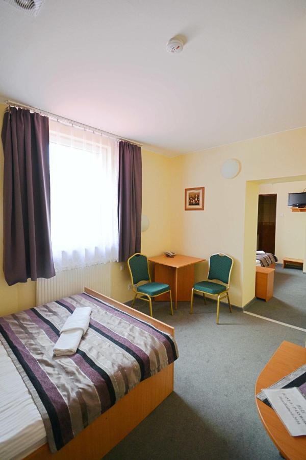 Hotel Awis كوتنو المظهر الخارجي الصورة